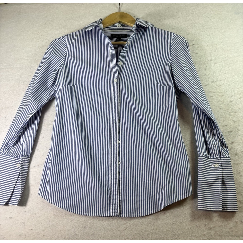 Banana Republic Women's Sz 0 Riley Fit Blue Pinstripe Button Up Shirt Long Cuffs